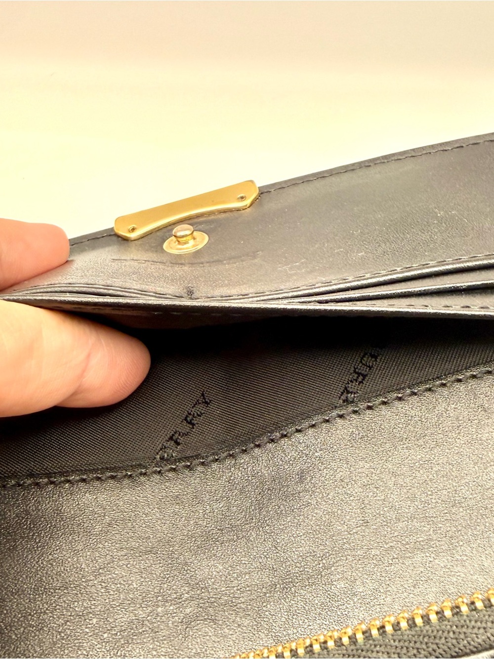 Burberry Embossed Pattern Black Leather Wallet | New Zipper Pull - Picture 13 of 16